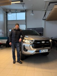Metsäkone Honkosille luovutettiin eilen uusi Hilux